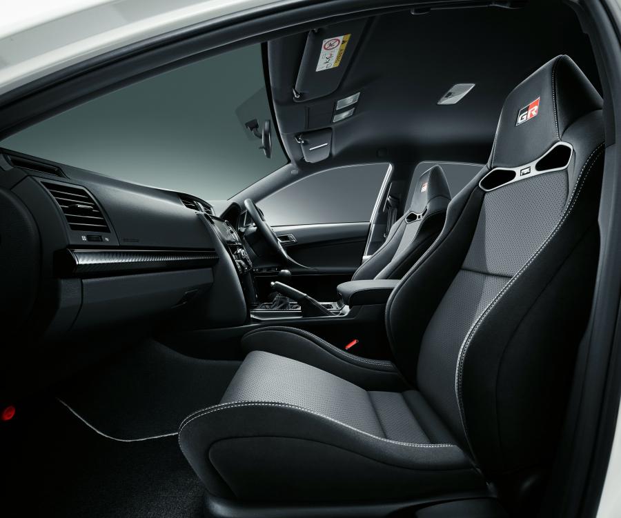Интерьер Toyota Mark X GRMN (GRX130) 2019 года  (фото 3 из 5)